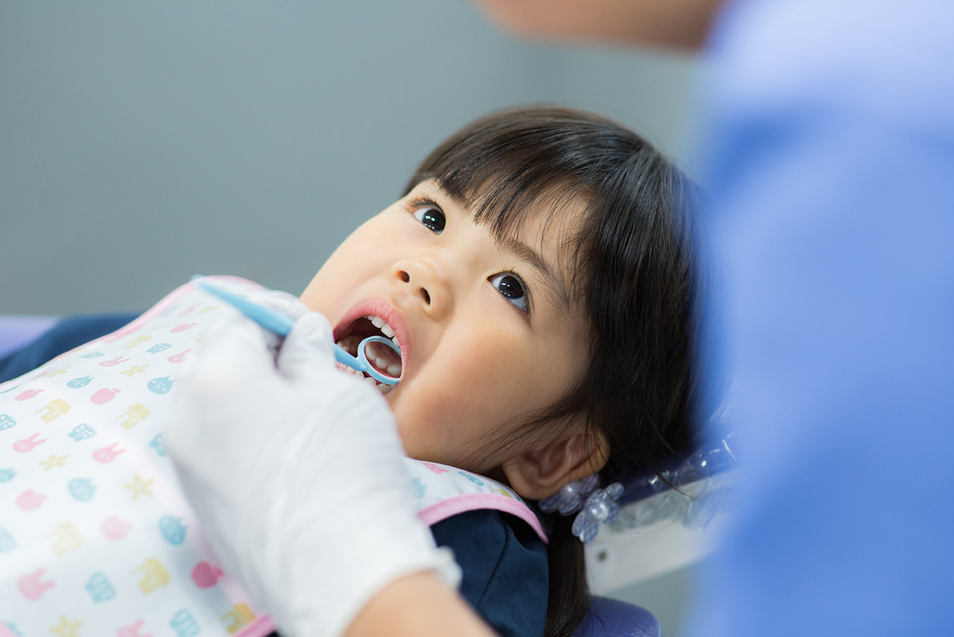 子どものころから歯科医院に慣れておくことが大切です